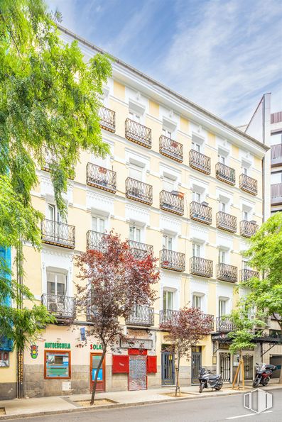 Retail for sale at Calle Ventura Rodríguez, 8, Moncloa - Aravaca, Madrid, 28008 with building, cloud, daytime, sky, property, window, tree, urban design, tower block and condominium around