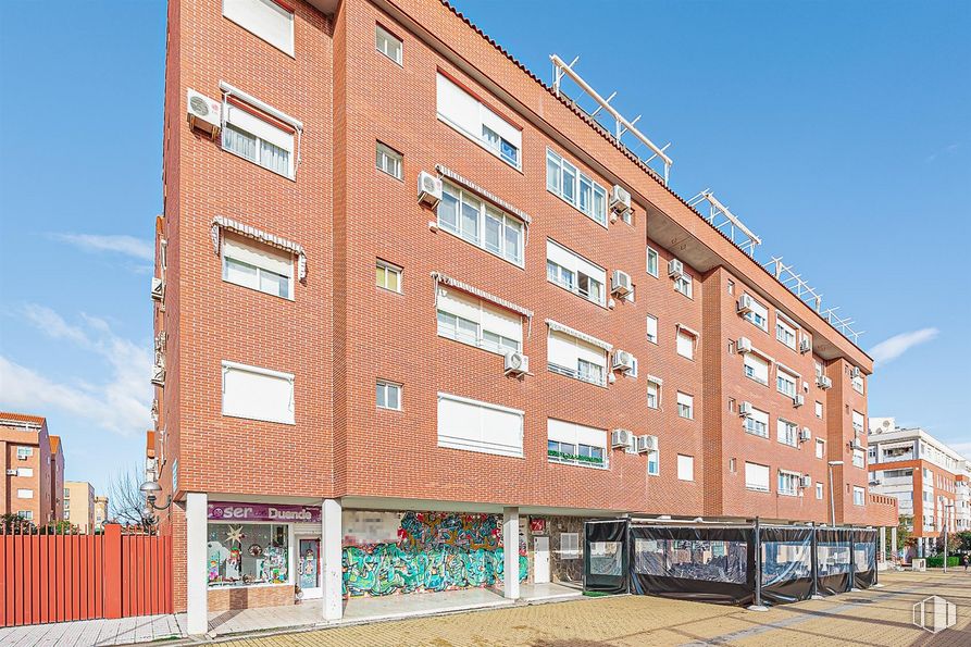 Local en venta en Avenida Mar Mediterráneo, Valdemoro, Madrid, 28340 con ventana, edificio, cielo, propiedad, diseño urbano, nube, bloque de pisos, ladrillo, barrio y condominio alrededor