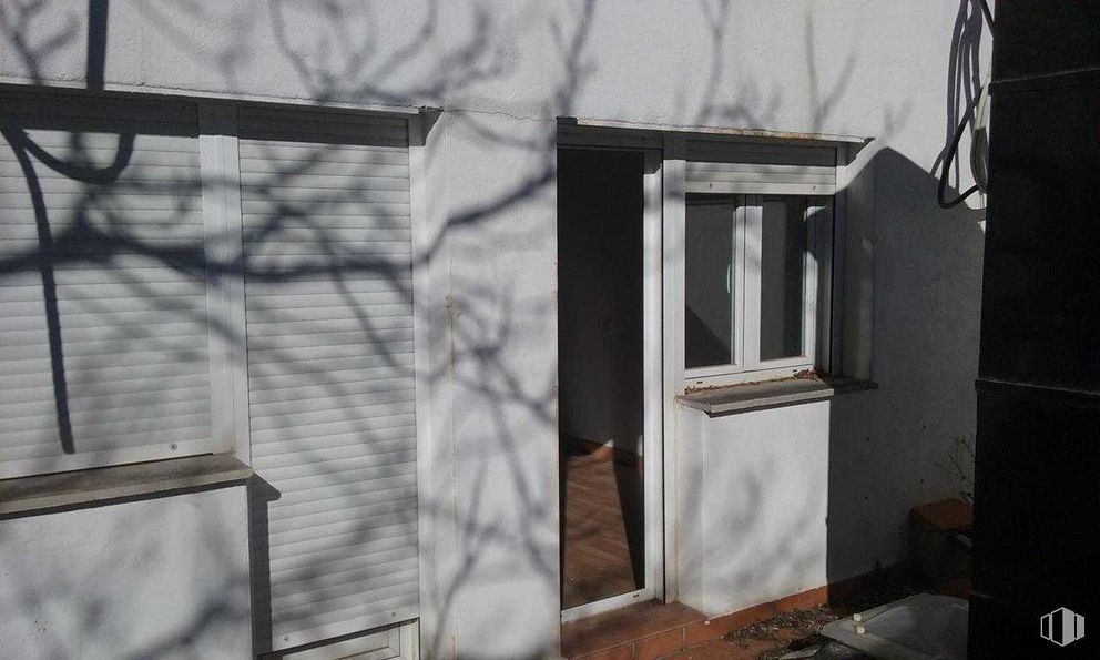 Office for sale at Calle Santiago Fuente, Bargas, Toledo, 45593 with mirror, building, window, wood, grey, shade, tints and shades, glass, facade and siding around