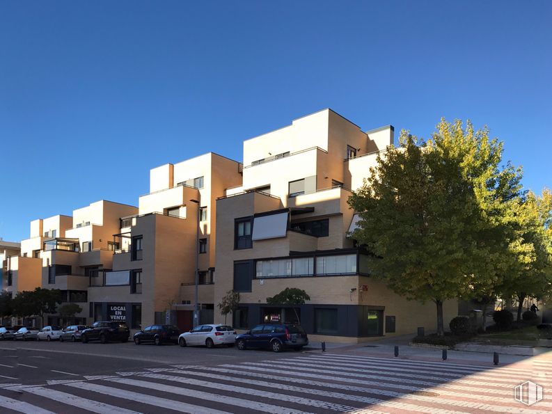 Local en alquiler y venta en Calle José Hierro, 17, San Sebastián de los Reyes, Madrid, 28700 con coche, edificio, cielo, propiedad, infraestructura, ventana, árbol, condominio, bloque de torres y diseño urbano alrededor