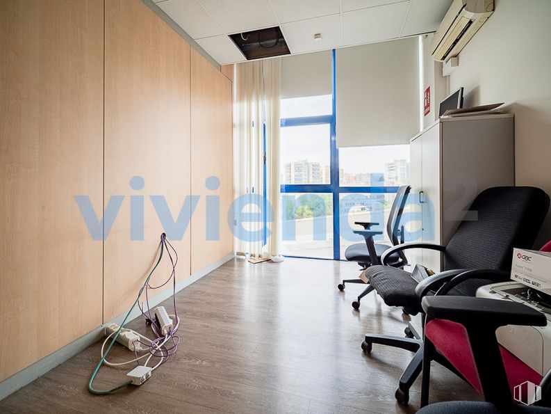 Industrial for rent at Zona Valdefuentes, Hortaleza, Madrid, 28033 with chair, building, comfort, interior design, flooring, floor, wood, automotive design, house and fixture around