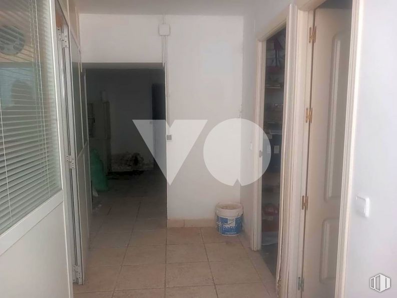 Local en venta en Calle Esteban Collantes, Ciudad Lineal, Madrid, 28017 con persiana de la ventana, edificio, accesorio, madera, suelos, casa, puerta, suelo, madera dura y puerta de casa alrededor