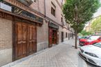 Retail for sale at Zona Pacífico, Retiro, Madrid, 28007 with car, land vehicle, vehicle, automotive lighting, hood, infrastructure, building, road surface, window and door around