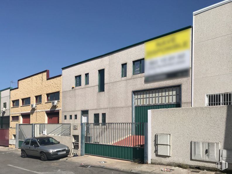 Nave en venta en Calle Puerto del Atazar, Leganés, Madrid, 28919 con coche, edificio, ventana, cielo, propiedad, rueda, vehículo, barrio, asfalto y neumático alrededor