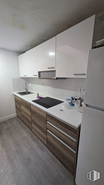 Local en venta en Calle Elfo, 129, Ciudad Lineal, Madrid, 28027 con refrigerador, ebanistería, encimera, alacena, fregadero, grifo, fregadero, edificio, cocina y interiorismo alrededor