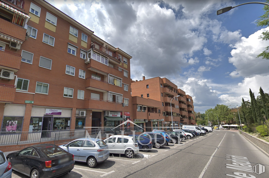 Local en venta en Zona Ensanche, Alcobendas, Madrid, 28100 con coche, edificio, nube, cielo, rueda, vehículo terrestre, neumático, día, vehículo y ventana alrededor