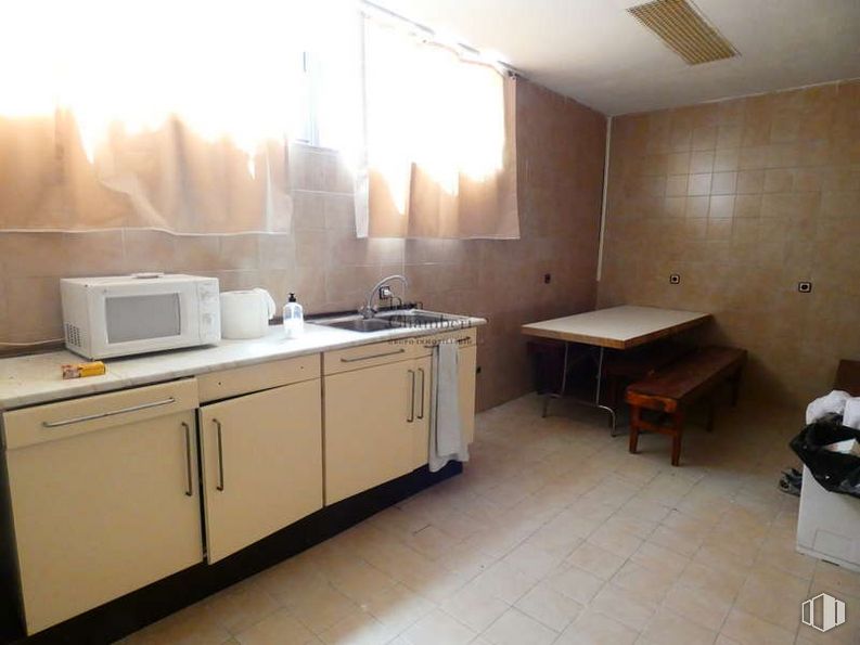 Industrial for sale at Carretera CM-5007, Valmojado, Toledo, 45940 with microwave oven, cabinetry, table, furniture, building, property, window, countertop, tap and kitchen stove around