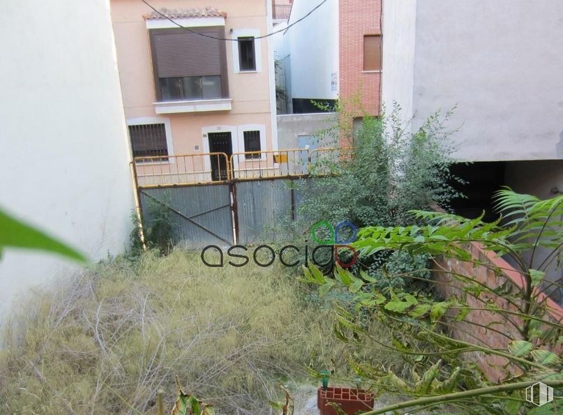 Land for sale at Calle Calnuevas, Guadalajara, 19001 with window, property, plant, building, fixture, architecture, vegetation, land lot, urban design and neighbourhood around