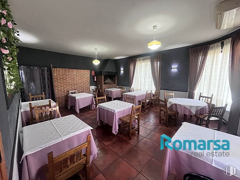 Retail for sale & for rent at Valle de Amblés, Muñogalindo, Ávila, 05530 with light fixture, kitchen & dining room table, lighting, chair, table, property, furniture, decoration, curtain and textile around