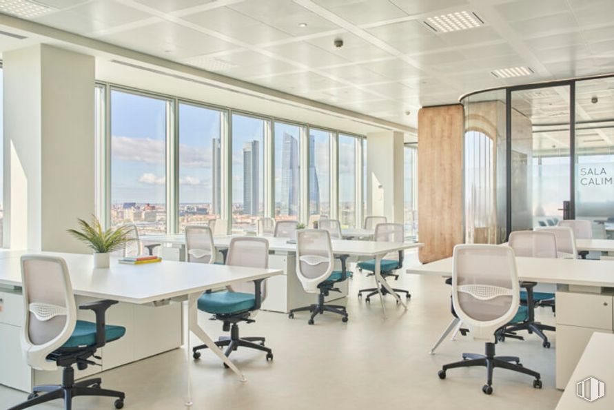 Office for rent at Torre Chamartín, LOOM, Calle Dulce Chacón, 55, Hortaleza, Madrid, 28050 with chair, furniture, interior design, office chair, desk, table, floor, office equipment, commercial building and computer desk around