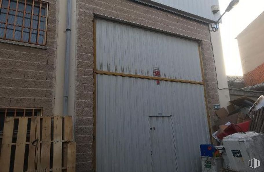 Nave en venta en Avenida Industria, 43, Humanes de Madrid, Madrid, 28970 con puerta, ventana, caja, propiedad, accesorio, madera, edificio, pared, material compuesto y fachada alrededor