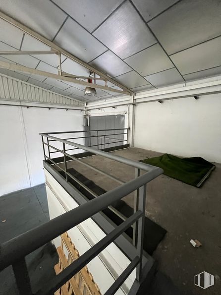 Nave en alquiler y venta en Polígono Industrial Borondo , Arganda del Rey, Madrid, 28500 con techo, suelos, suelo, material compuesto, metal, iluminación natural, escaleras, hall, acero y aluminio alrededor