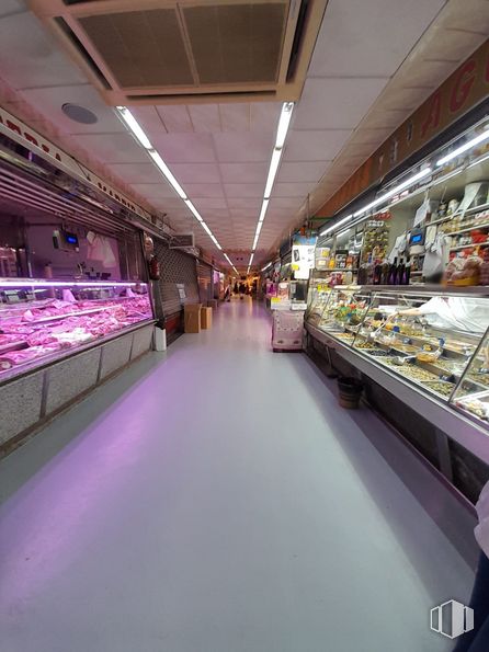 Local en alquiler y venta en Casco urbano, Arganda del Rey, Madrid, 28500 con comida, estante, pavimentos, techo, ciudad, simetría, metal, venta minorista, tienda de conveniencia y vehículo de lujo alrededor