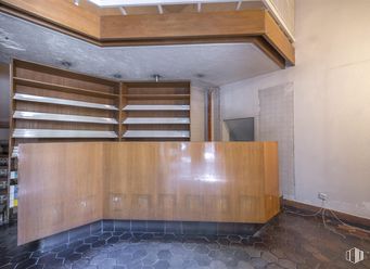 Local en alquiler en Calle Monte Esquinza, Chamberí, Madrid, 28010 con madera, interiorismo, suelos, tinte para madera, suelo, pared, madera dura, accesorio, hall y vidrio alrededor