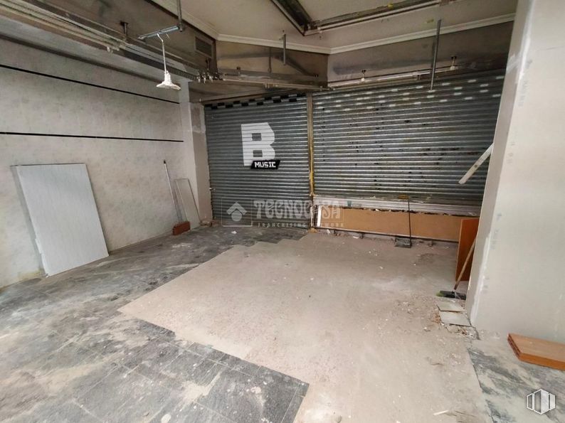 Local en alquiler y venta en Calle Villamil, Móstoles, Madrid, 28934 con edificio, madera, suelo, piso, casa, pasillo, material compuesto, puerta, hormigón y gas alrededor