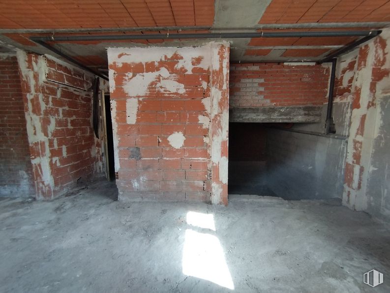 Local en venta en Calle Nuestra Señora de las Nieves, Toledo, 45006 con edificio, madera, suelo, material de construcción, albañilería, ladrillo, casa, material compuesto, suelos y gas alrededor