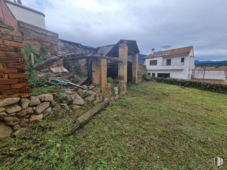 Land for sale at Travesía Torrejón, La Adrada, Ávila, 05430 with house, sky, cloud, window, wood, building, plant, brick, grass and landscape around