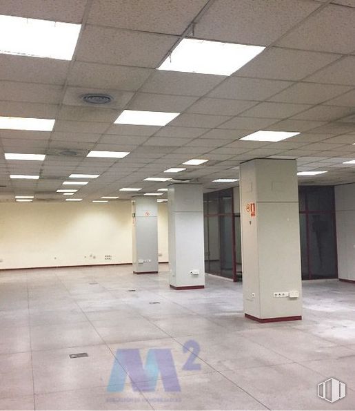 Retail for rent at Paseo Chopera, 92, Alcobendas, Madrid, 28100 with light fixture, lighting, building, fixture, flooring, floor, line, gas, composite material and ceiling around