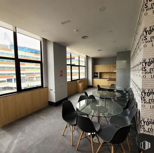 Office for sale at Calle María Tubau, Fuencarral - El Pardo, Madrid, 28049 with chair, window, interior design, flooring, floor, furniture, wood, ceiling, lighting and wood flooring around