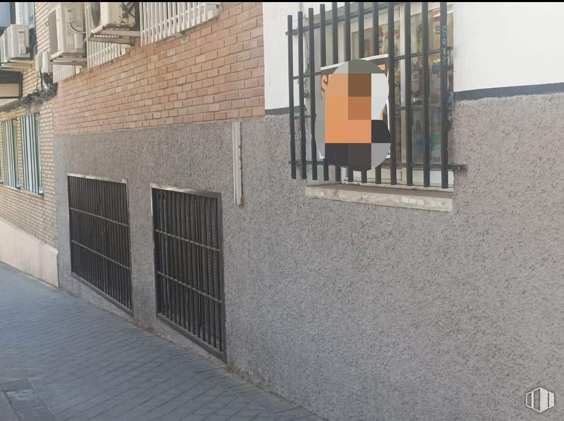 Local en venta en Calle Marcelino Roa Vázquez, Ciudad Lineal, Madrid, 28017 con ventana, rectángulo, madera, gris, diseño urbano, fachada, material compuesto, tintes y matices, ladrillo y suelos alrededor