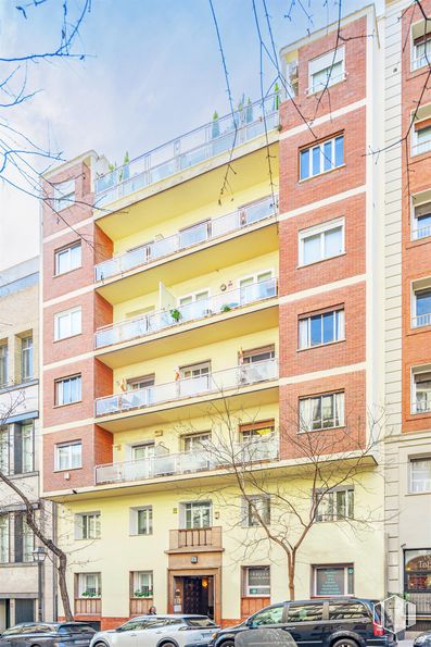 Oficina en venta en Calle Zurbarán, Chamberí, Madrid, 28010 con ventana, neumático, rueda, vehículo terrestre, coche, edificio, propiedad, cielo, nube y luz de estacionamiento alrededor