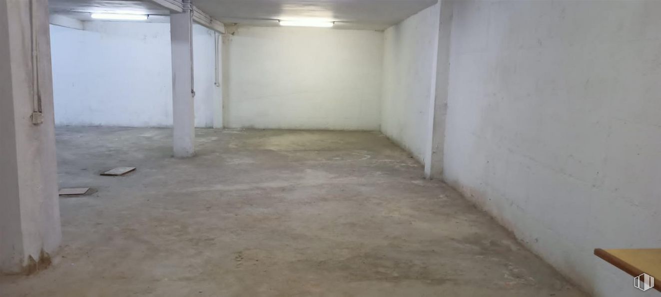 Local en venta en Calle Parador del Sol, Carabanchel, Madrid, 28019 con madera, accesorio, suelo, suelos, material compuesto, material de construcción, madera dura, hormigón, techo y casa alrededor