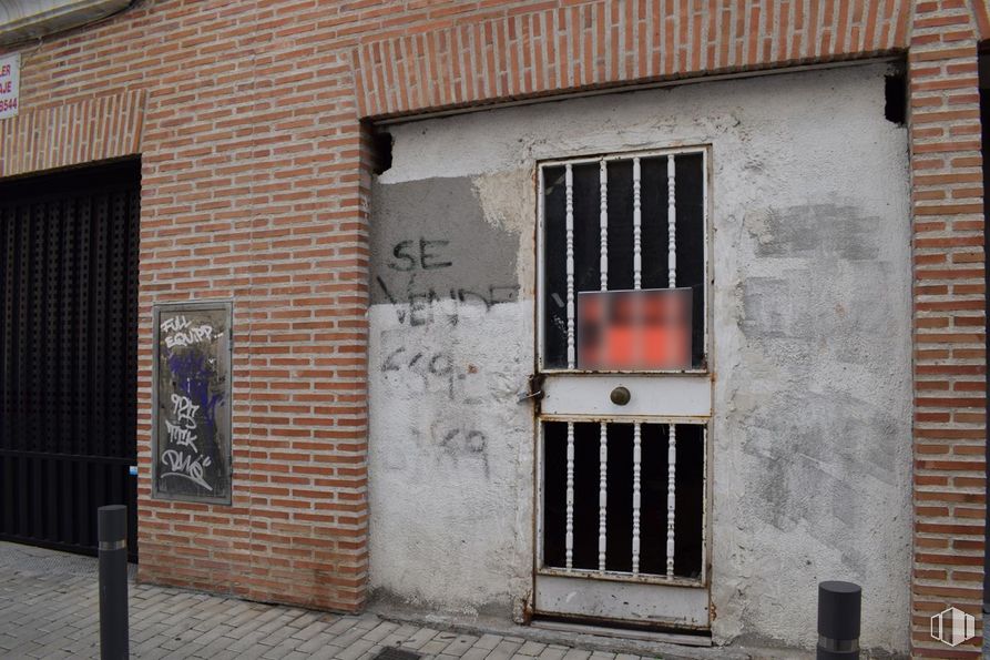 Retail for sale at Calle Monjas, Illescas, Toledo, 45200 with window, door, fixture, wood, brickwork, brick, building material, neighbourhood, facade and font around