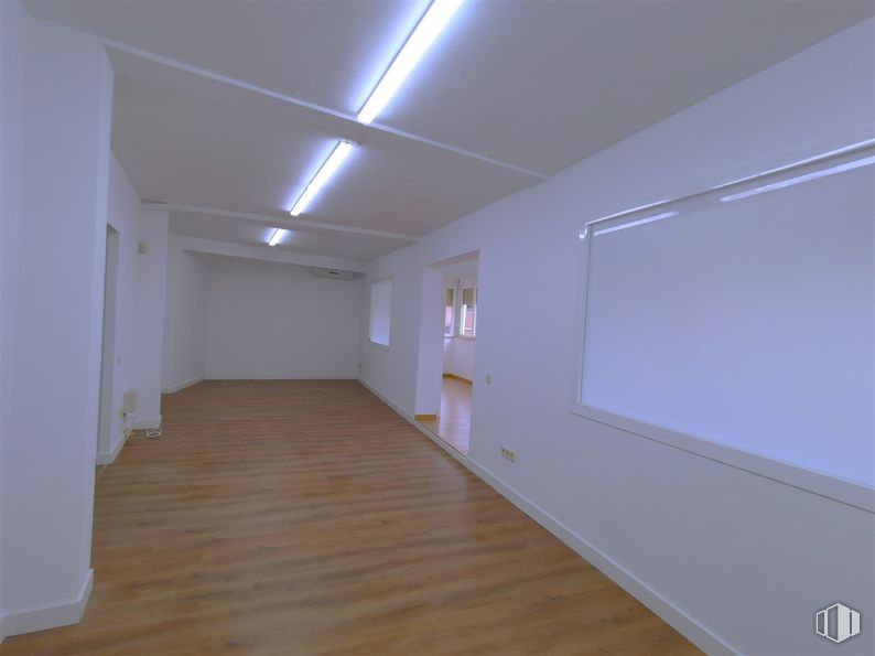 Office for rent at Calle Gran Vía, 28, Majadahonda, Madrid, 28220 with light fixture, flooring, floor, wall, wood, ceiling, wood flooring, interior design, laminate flooring and lighting around