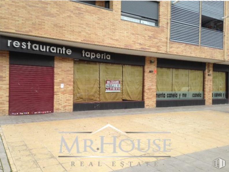 Retail for rent at Zona Parla Este, Parla, Madrid, 28980 with window, building, property, wood, asphalt, road surface, brick, brickwork, fixture and wall around