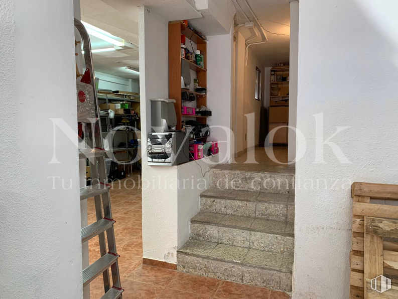 Local en venta en Calle Agustina de Aragón, Móstoles, Madrid, 28938 con madera, edificio, piso, pavimentos, accesorio, bienes raíces, pasillo, archivar, madera y escaleras alrededor