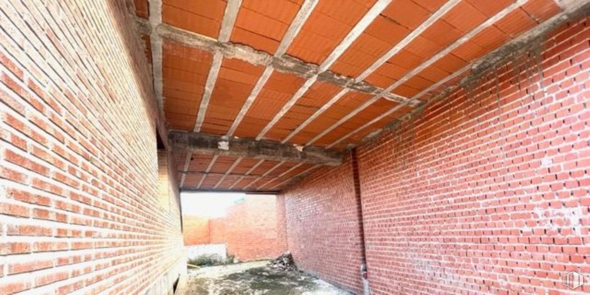 Land for sale at Calle Torrijos, 50, Toledo, 45930 with animal, wood, brickwork, brick, wall, building material, building, composite material, beam and roof around