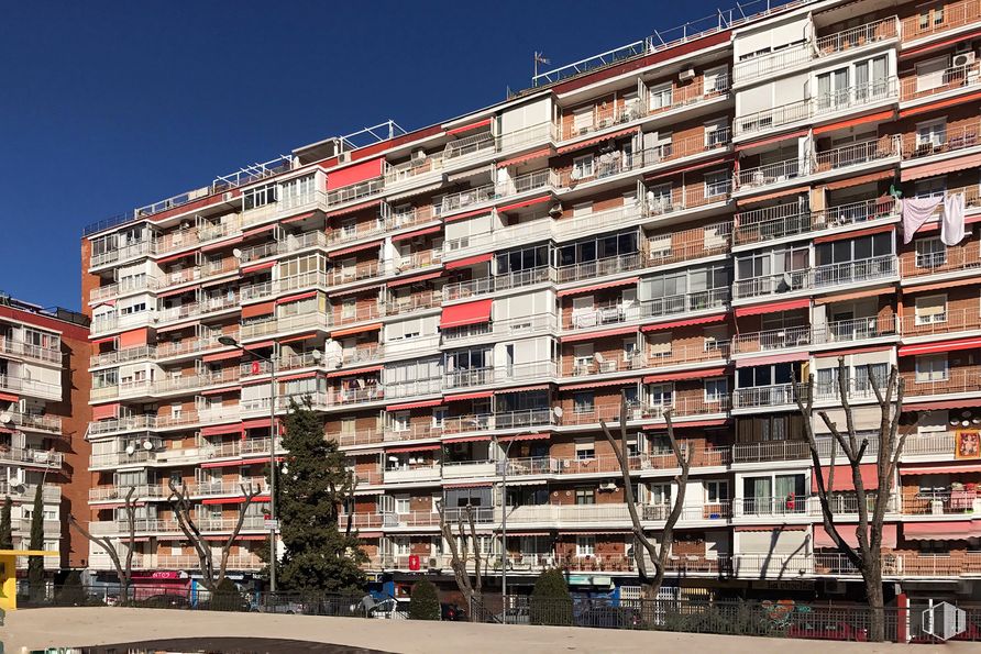 Local en venta en Plaza de Pontevedra, 2, Alcorcón, Madrid, 28925 con edificio, propiedad, cielo, ventana, bloque de torre, diseño urbano, condominio, casa, barrio y área residencial alrededor