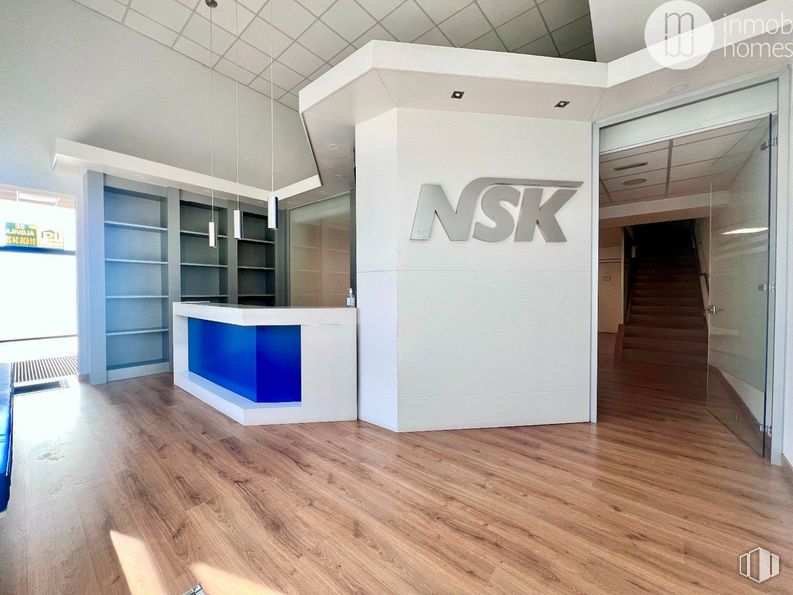 Local en alquiler en Zona Európolis, Las Rozas de Madrid, Madrid, 28230 con propiedad, edificio, madera, arquitectura, interiorismo, suelos, hall, suelo, pared y suelo laminado alrededor