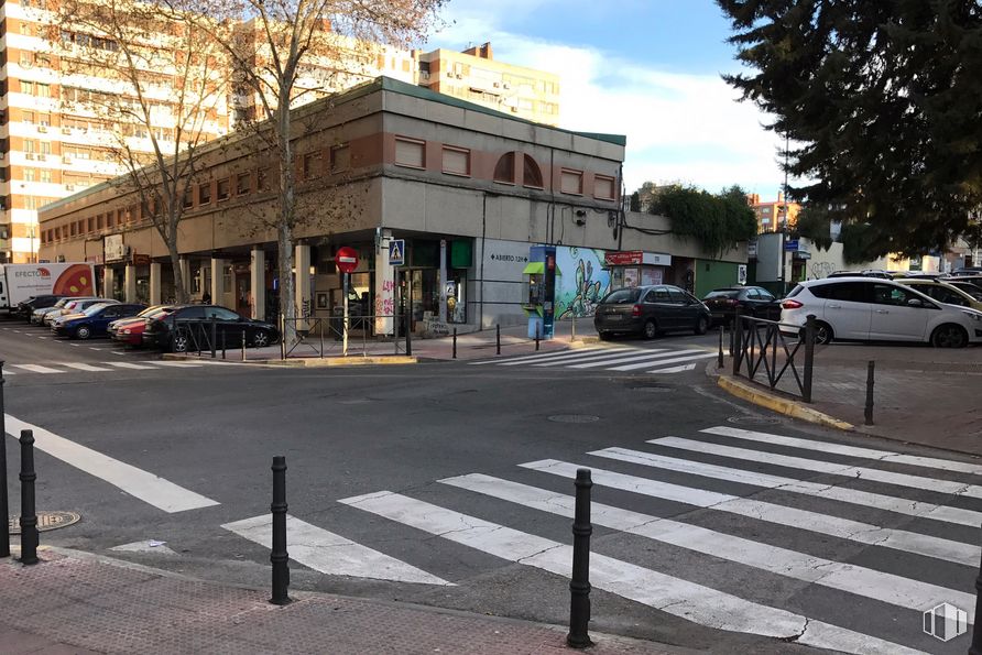 Local en alquiler y venta en Calle Holanda, 2, Fuenlabrada, Madrid, 28943 con coche, edificio, vehículo terrestre, rueda, neumático, vehículo, ventana, infraestructura, planta y superficie de carretera alrededor