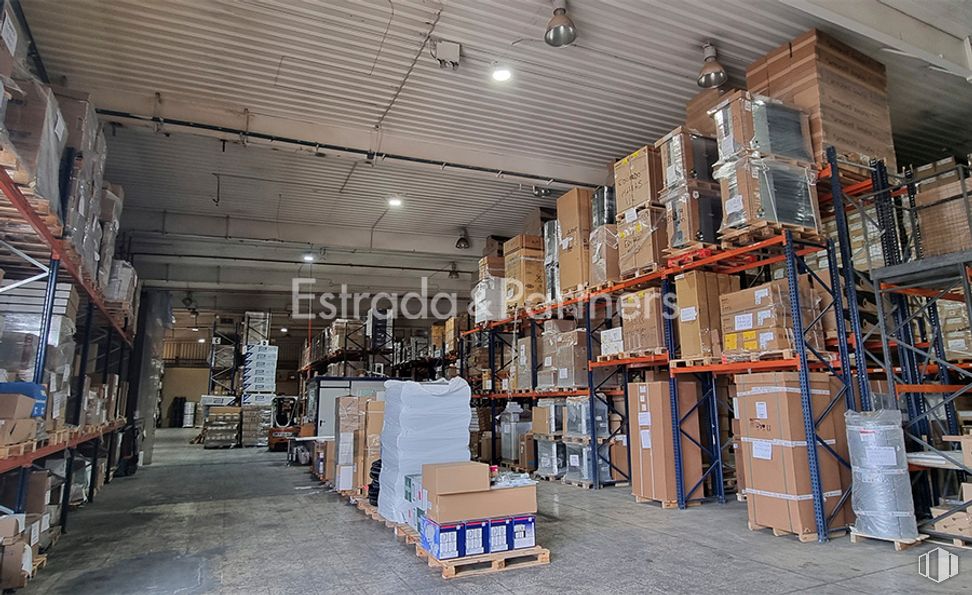 Nave en alquiler en Calle Gutenberg, Getafe, Madrid, 28906 con estantería, madera, edificio, estante, venta al por menor, ingeniería, almacén, máquina, suelos y evento alrededor