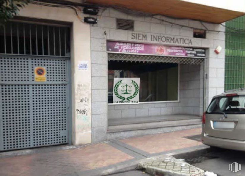 Local en venta en Calle Huerta Convento, Colmenar Viejo, Madrid, 28770 con coche, edificio, vehículo, placa de matrícula del vehículo, iluminación automotriz, luz trasera y de freno automotriz, vehículo de motor, gas, fachada y puerta de vehículo alrededor