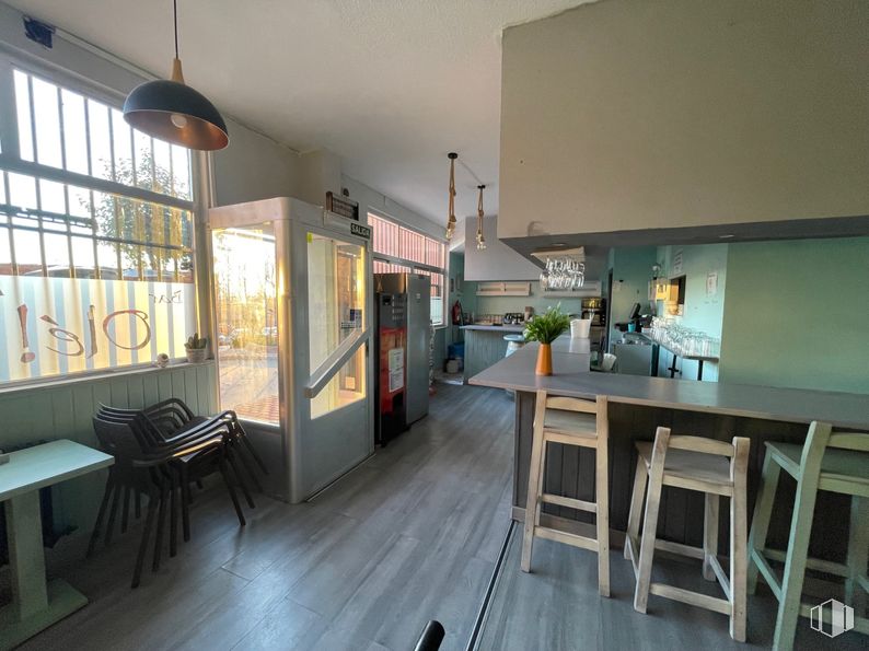 Retail for sale & for rent at Universidad, Ávila, 05003 with light fixture, lighting, stool, kitchen & dining room table, chair, table, window, interior design, furniture and flooring around