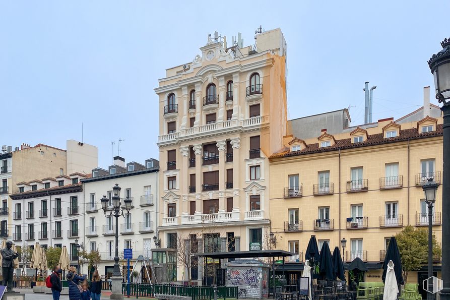 Local en alquiler en Plaza Santa Ana, 4, Centro, Madrid, 28012 con edificio, cielo, ventana, planta, barrio, diseño urbano, viaje, fachada, metrópoli y área metropolitana alrededor