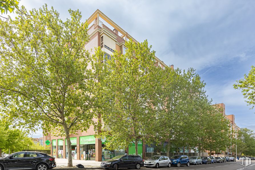 Local en alquiler en Calle Pinar de San José, 23, Carabanchel, Madrid, 28054 con coche, edificio, neumático, rueda, cielo, nube, vehículo terrestre, vehículo, infraestructura y árbol alrededor