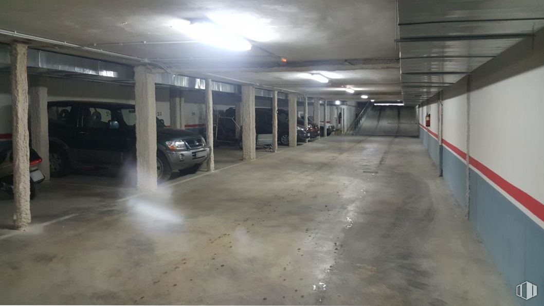 Nave en venta en Camino Ancho, 21, Daganzo de Arriba, Madrid, 28814 con coche, luz de estacionamiento automotriz, vehículo, edificio, accesorio, iluminación automotriz, pasillo, piso, asfalto y neumático alrededor