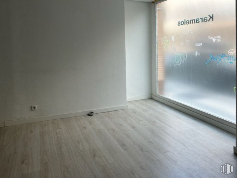 Retail for sale & for rent at Centro urbano, Getafe, Madrid, 28901 with building, wood, floor, flooring, wood stain, hardwood, glass, ceiling, plywood and event around