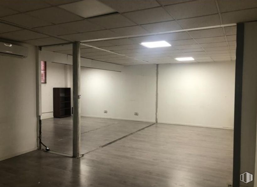 Industrial for sale & for rent at Calle Senda Galiana, 16, Coslada, Madrid, 28820 with flooring, floor, ceiling, interior design, wood flooring, hardwood, laminate flooring, wood stain, silver and hall around