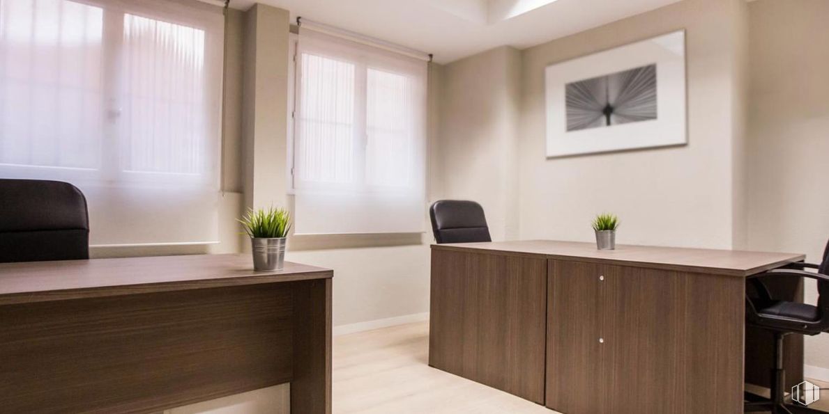 Office for sale at Zona plaza España, Moncloa - Aravaca, Madrid, 28008 with cabinetry, chair, desk, furniture, interior design, table, wood, office chair, lighting and flooring around