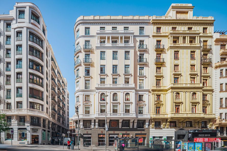 Oficina en venta en Calle Gran Vía, 69, Centro, Madrid, 28013 con edificio, ventana, día, cielo, diseño urbano, bloque torre, barrio, condominio, zona residencial y fachada alrededor