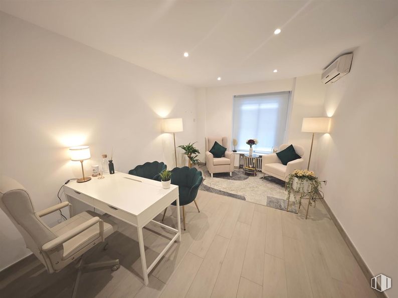 Retail for rent at Calle Orense, 29, Tetuán, Madrid, 28020 with chair, lighting, table, desk, furniture, lamp, interior design, flooring, floor and wood around