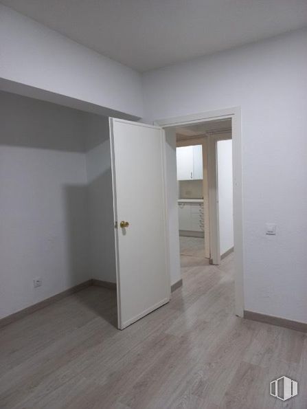 Oficina en venta en Zona Rubén Darío, Chamberí, Madrid, 28010 con puerta, edificio, accesorio, madera, ventana, casa, suelos, suelo laminado, tinte para madera y puerta de casa alrededor