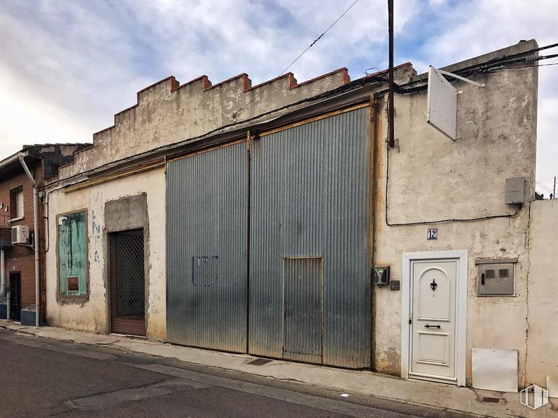 Industrial for sale at Centro Yuncos, Yuncos, Toledo, 45210 with door, building, cloud, sky, fixture, wood, window, road surface, facade and road around