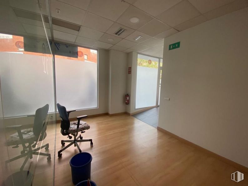 Local en alquiler en Zona centro, Alcorcón, Madrid, 28921 con silla, edificio, suelos, suelo, madera, hall, casa, madera dura, techo y evento alrededor