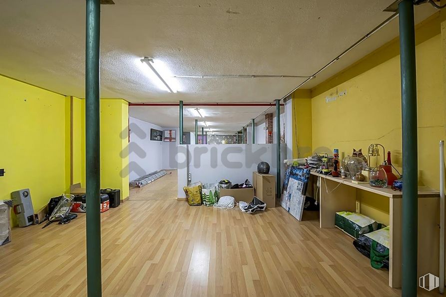 Retail for sale at Calle Gerardo de Diego, 1, Puente de Vallecas, Madrid, 28038 with fixture, hall, wood, flooring, floor, hardwood, ceiling, living room, building and laminate flooring around