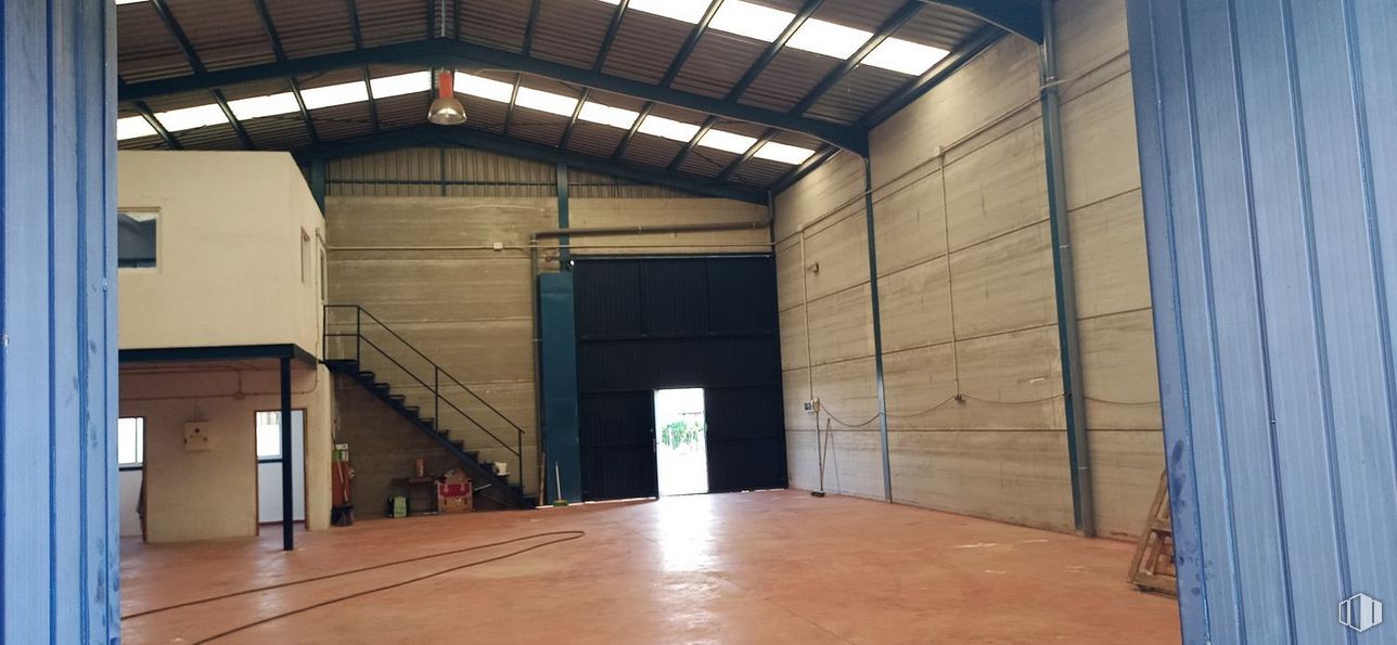 Industrial for sale at Polígono Buenavista, Pepino, Toledo, 45638 with wood, hall, lighting, flooring, floor, door, field house, shade, fixture and hardwood around